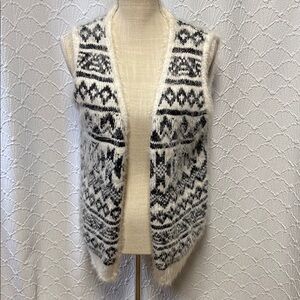 NWOT ASPIK‎ size large Cozy Black and White Patterned Women's Sweater Vest